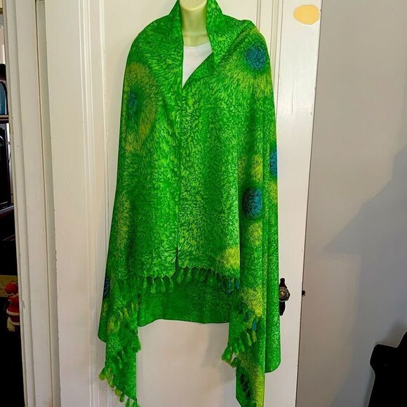 Very large green & blue watercolors polyester wrap/shawl - Picture 2 of 6